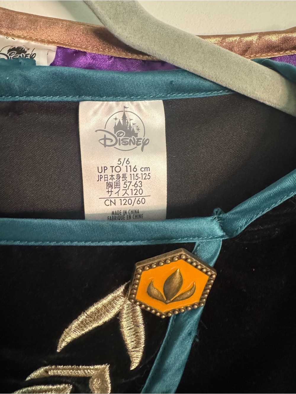 Disney’s Queen Anna gown with velvet cape. Princess Costume Dress size kids 5/6 - Picture 5 of 9